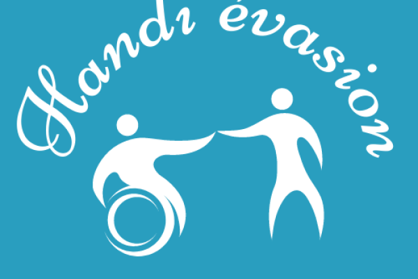 Logo Handi’Evasion projet qui s’adresse aux personnes en situation de handicap et en perte d’autonomie, de tout âge, résidant au sein de l’agglomération du Pays de Montbéliard et alentours. Un partenariat est entamé avec des structures sociales, éducatives et médico-sociales.